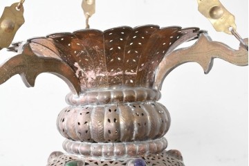アジアンヴィンテージ　インド　高級工芸品　真鍮　宝石象嵌風の装飾が異国の宮殿を思わせる大型のランタン型ペンダントライト　(R-088638)
