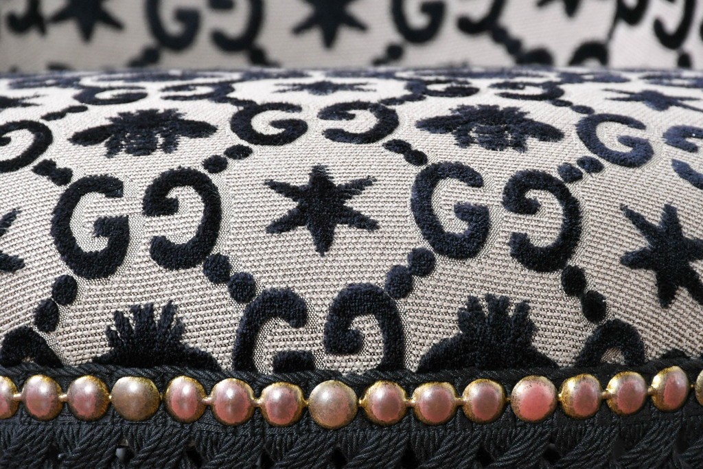中古　超美品　イタリア製　GUCCI(グッチ)　Alessandro Michele(アレッサンドロ・ミケーレ)デザイン　グッチデコール　フリンジ付きアームチェア　当時定価約100万円　(R-088639)