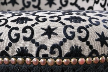 中古　超美品　イタリア製　GUCCI(グッチ)　Alessandro Michele(アレッサンドロ・ミケーレ)デザイン　グッチデコール　フリンジ付きアームチェア　当時定価約100万円　(R-088639)