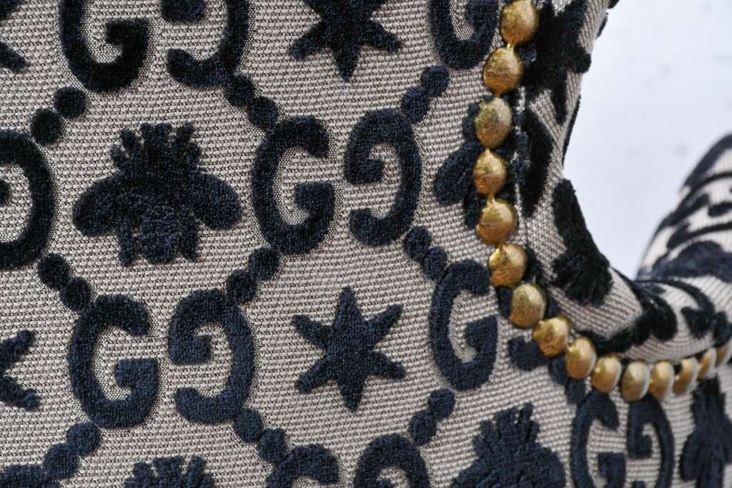 中古　超美品　イタリア製　GUCCI(グッチ)　Alessandro Michele(アレッサンドロ・ミケーレ)デザイン　グッチデコール　フリンジ付きアームチェア　当時定価約100万円　(R-088639)