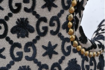 中古　超美品　イタリア製　GUCCI(グッチ)　Alessandro Michele(アレッサンドロ・ミケーレ)デザイン　グッチデコール　フリンジ付きアームチェア　当時定価約100万円　(R-088639)