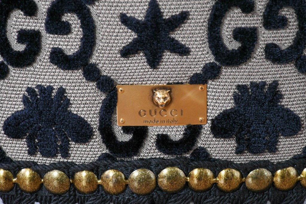 中古　超美品　イタリア製　GUCCI(グッチ)　Alessandro Michele(アレッサンドロ・ミケーレ)デザイン　グッチデコール　フリンジ付きアームチェア　当時定価約100万円　(R-088639)