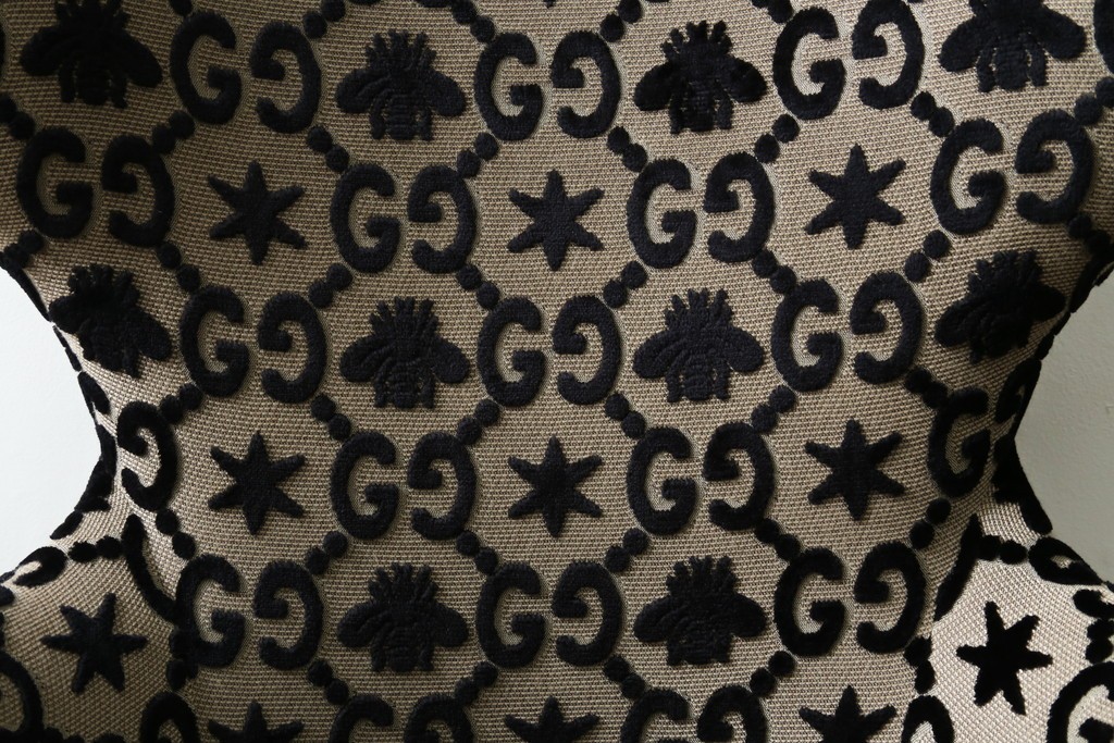 中古　超美品　イタリア製　GUCCI(グッチ)　Alessandro Michele(アレッサンドロ・ミケーレ)デザイン　グッチデコール　フリンジ付きアームチェア　当時定価約100万円　(R-088639)