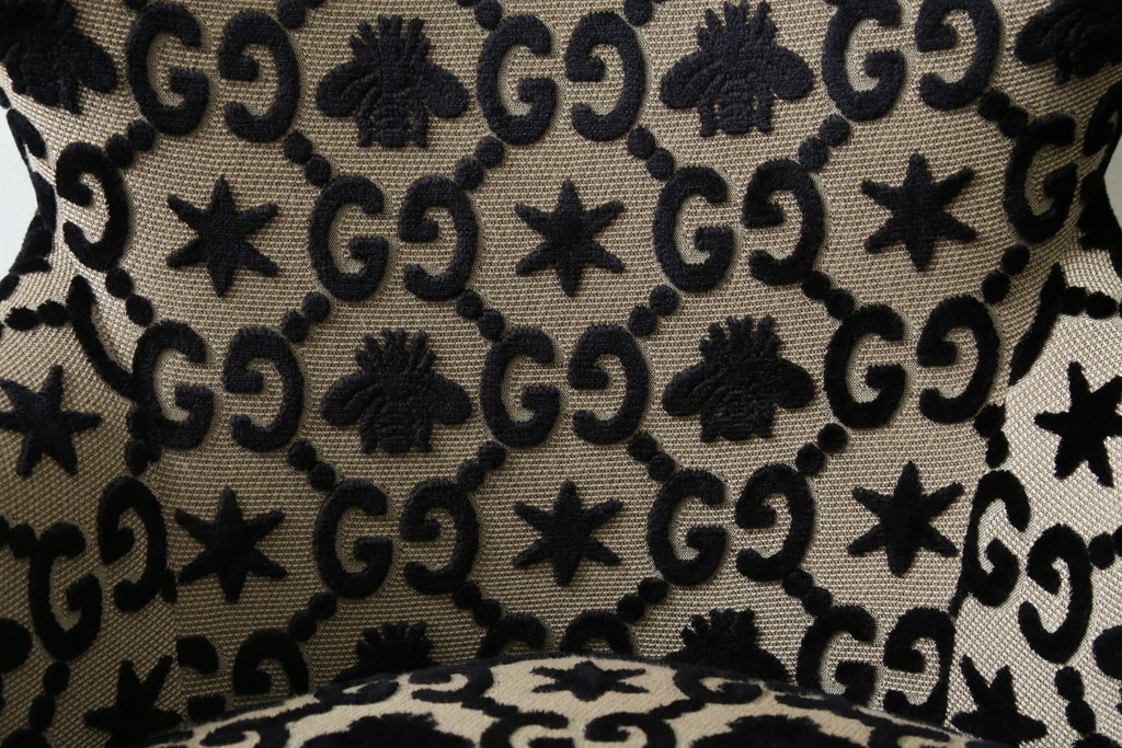 中古　超美品　イタリア製　GUCCI(グッチ)　Alessandro Michele(アレッサンドロ・ミケーレ)デザイン　グッチデコール　フリンジ付きアームチェア　当時定価約100万円　(R-088639)