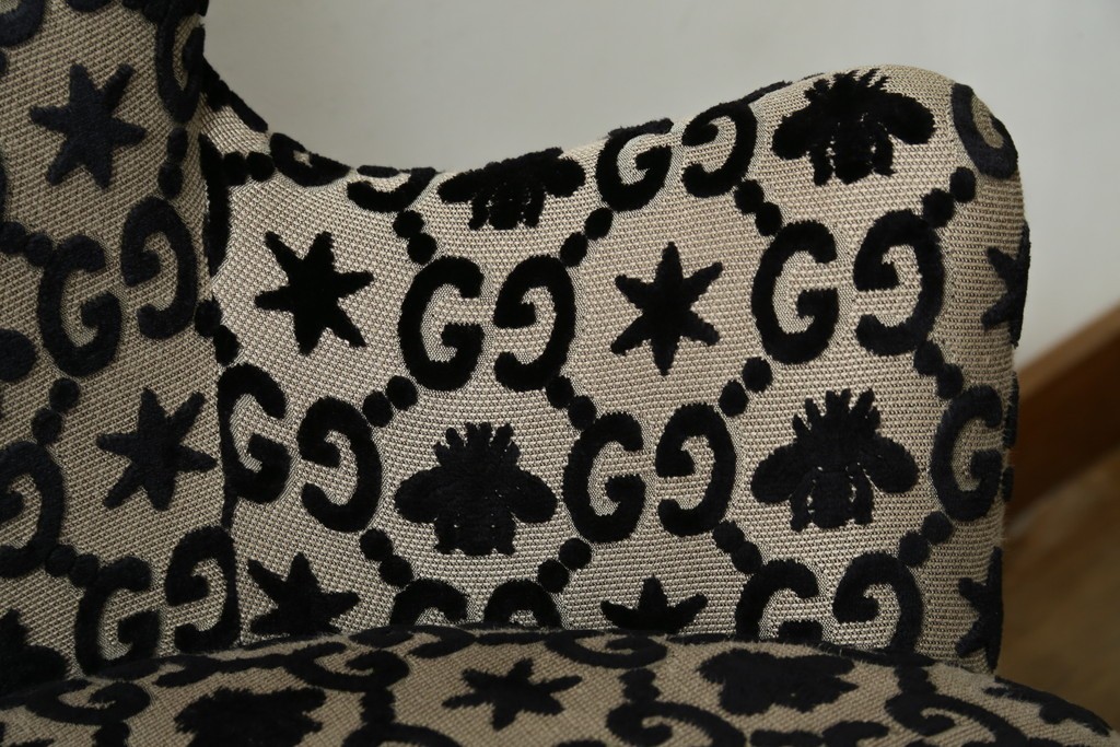 中古　超美品　イタリア製　GUCCI(グッチ)　Alessandro Michele(アレッサンドロ・ミケーレ)デザイン　グッチデコール　フリンジ付きアームチェア　当時定価約100万円　(R-088639)