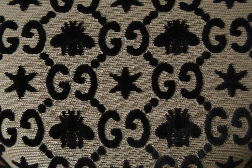 中古　超美品　イタリア製　GUCCI(グッチ)　Alessandro Michele(アレッサンドロ・ミケーレ)デザイン　グッチデコール　フリンジ付きアームチェア　当時定価約100万円　(R-088639)