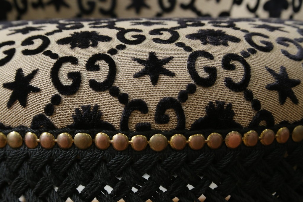 中古　超美品　イタリア製　GUCCI(グッチ)　Alessandro Michele(アレッサンドロ・ミケーレ)デザイン　グッチデコール　フリンジ付きアームチェア　当時定価約100万円　(R-088639)