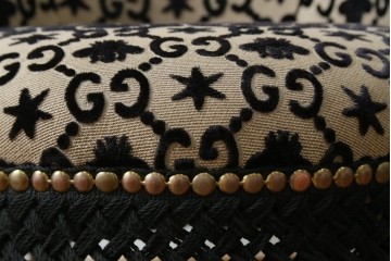 中古　超美品　イタリア製　GUCCI(グッチ)　Alessandro Michele(アレッサンドロ・ミケーレ)デザイン　グッチデコール　フリンジ付きアームチェア　当時定価約100万円　(R-088639)