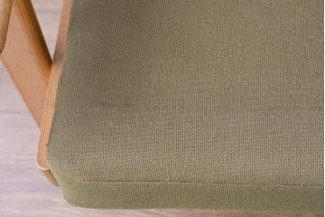 デンマークヴィンテージ　GETAMA(ゲタマ)　Hans J. Wegner(ハンス・J・ウェグナー)　GE290　木の温もり感じるフレームラインが魅力のイージーチェア　(R-088640)