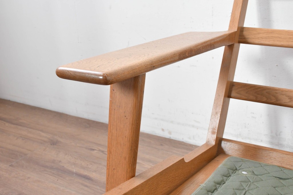 デンマークヴィンテージ　GETAMA(ゲタマ)　Hans J. Wegner(ハンス・J・ウェグナー)　GE290　木の温もり感じるフレームラインが魅力のイージーチェア　(R-088640)