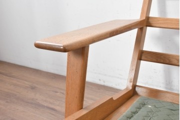 デンマークヴィンテージ　GETAMA(ゲタマ)　Hans J. Wegner(ハンス・J・ウェグナー)　GE290　木の温もり感じるフレームラインが魅力のイージーチェア　(R-088640)