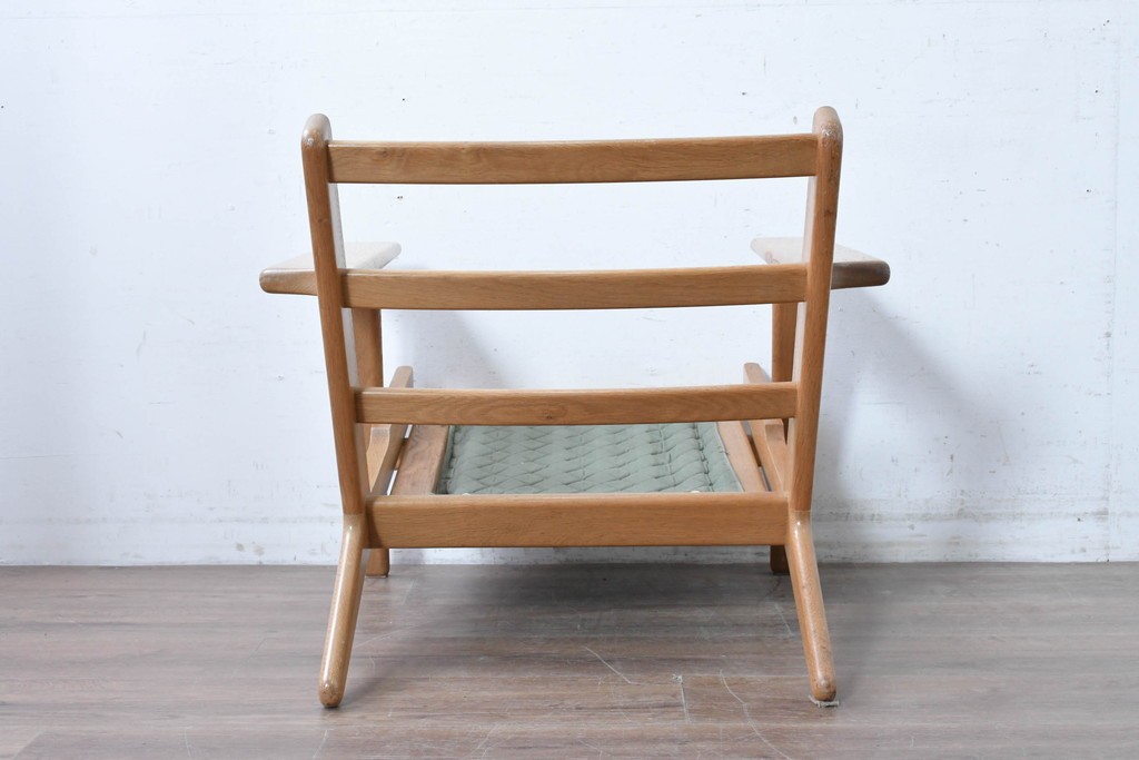 デンマークヴィンテージ　GETAMA(ゲタマ)　Hans J. Wegner(ハンス・J・ウェグナー)　GE290　木の温もり感じるフレームラインが魅力のイージーチェア　(R-088640)