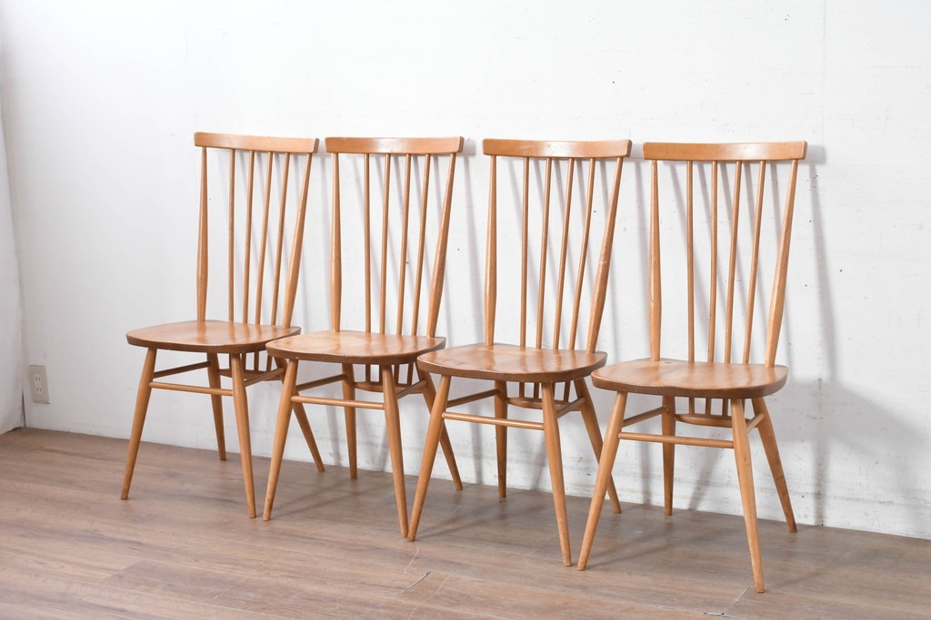 イギリスヴィンテージ　ERCOL(アーコール)　Lloyd’s Antiques(ロイズ・アンティークス)取り扱い　細身のスポークが美しいスティックバックチェア4脚セット　(R-088641)
