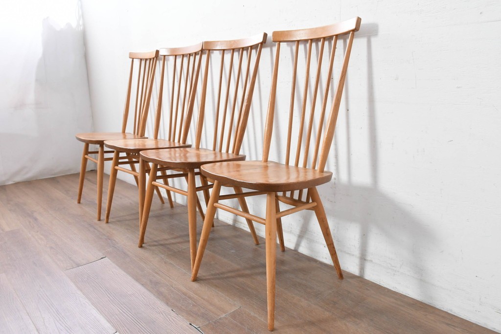 イギリスヴィンテージ　ERCOL(アーコール)　Lloyd’s Antiques(ロイズ・アンティークス)取り扱い　細身のスポークが美しいスティックバックチェア4脚セット　(R-088641)