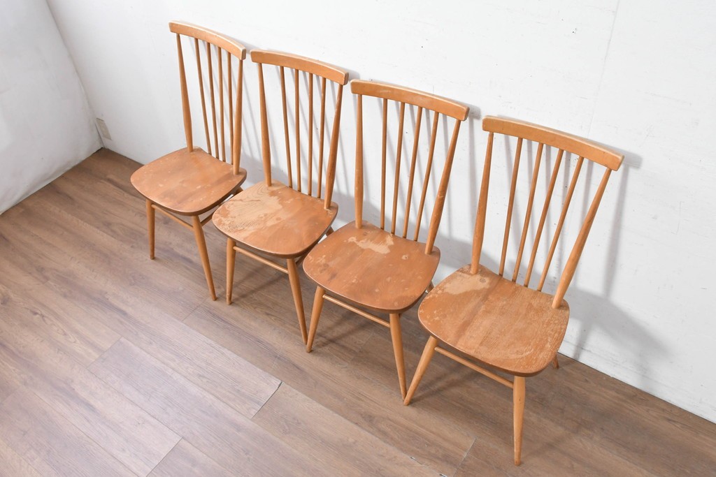 イギリスヴィンテージ　ERCOL(アーコール)　Lloyd’s Antiques(ロイズ・アンティークス)取り扱い　細身のスポークが美しいスティックバックチェア4脚セット　(R-088641)
