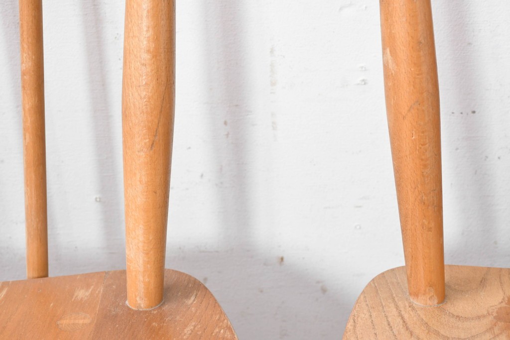 イギリスヴィンテージ　ERCOL(アーコール)　Lloyd’s Antiques(ロイズ・アンティークス)取り扱い　細身のスポークが美しいスティックバックチェア4脚セット　(R-088641)