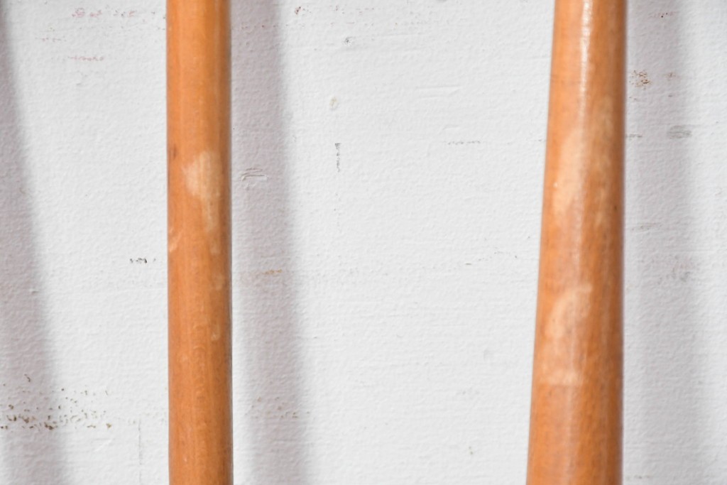 イギリスヴィンテージ　ERCOL(アーコール)　Lloyd’s Antiques(ロイズ・アンティークス)取り扱い　細身のスポークが美しいスティックバックチェア4脚セット　(R-088641)