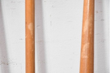 イギリスヴィンテージ　ERCOL(アーコール)　Lloyd’s Antiques(ロイズ・アンティークス)取り扱い　細身のスポークが美しいスティックバックチェア4脚セット　(R-088641)