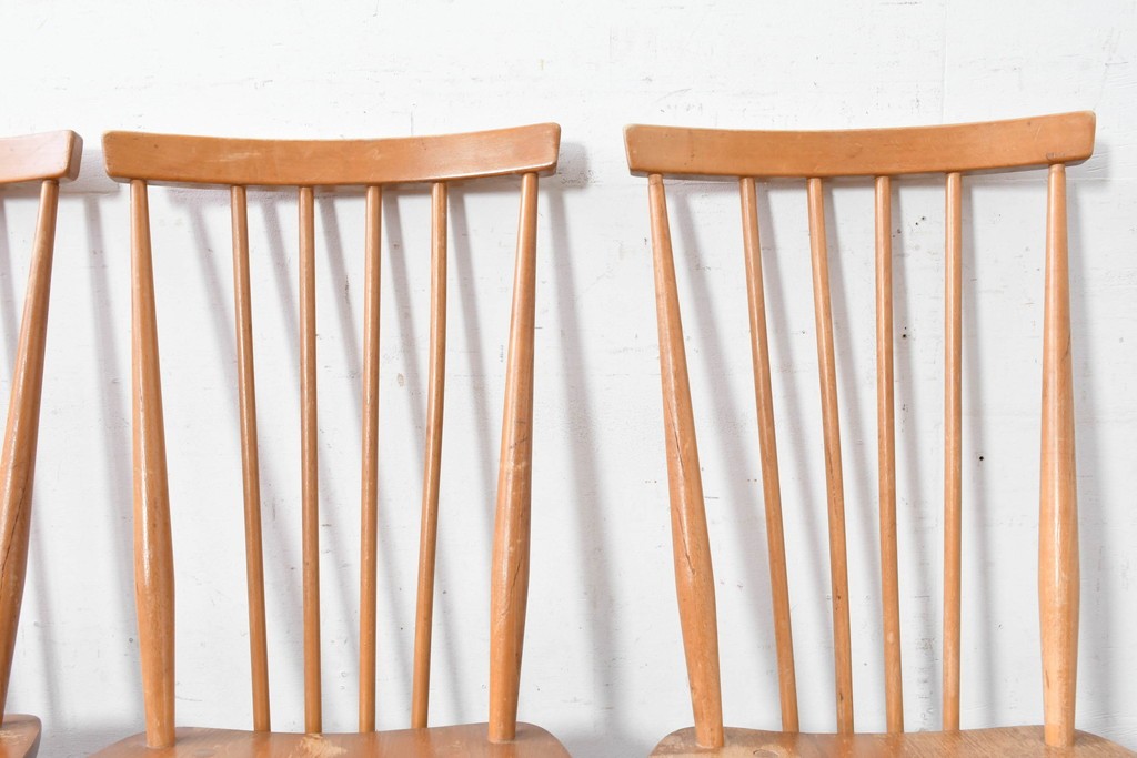 イギリスヴィンテージ　ERCOL(アーコール)　Lloyd’s Antiques(ロイズ・アンティークス)取り扱い　細身のスポークが美しいスティックバックチェア4脚セット　(R-088641)