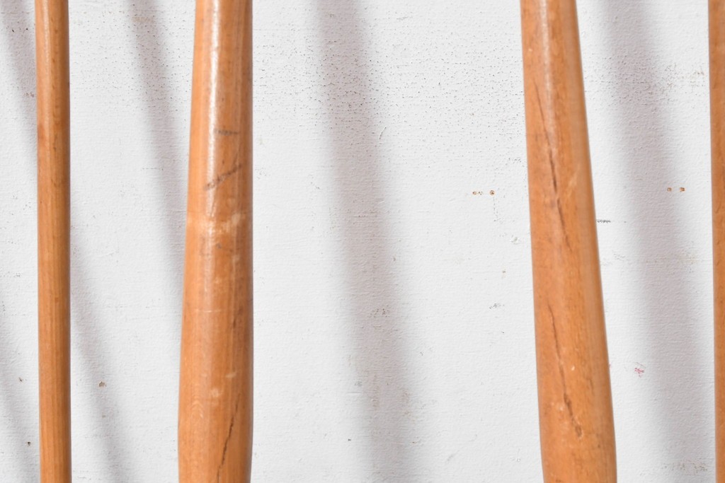 イギリスヴィンテージ　ERCOL(アーコール)　Lloyd’s Antiques(ロイズ・アンティークス)取り扱い　細身のスポークが美しいスティックバックチェア4脚セット　(R-088641)
