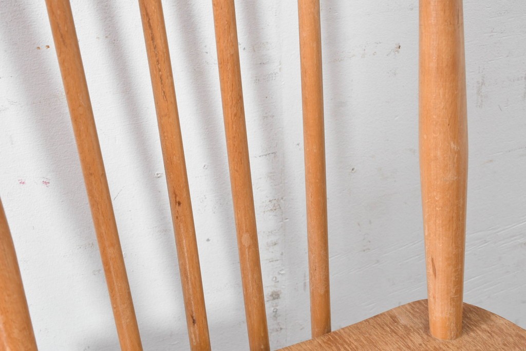イギリスヴィンテージ　ERCOL(アーコール)　Lloyd’s Antiques(ロイズ・アンティークス)取り扱い　細身のスポークが美しいスティックバックチェア4脚セット　(R-088641)