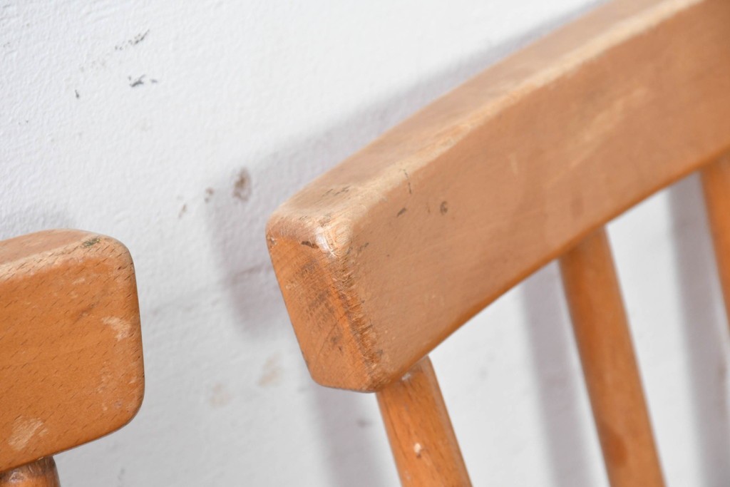 イギリスヴィンテージ　ERCOL(アーコール)　Lloyd’s Antiques(ロイズ・アンティークス)取り扱い　細身のスポークが美しいスティックバックチェア4脚セット　(R-088641)