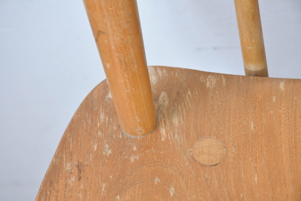 イギリスヴィンテージ　ERCOL(アーコール)　Lloyd’s Antiques(ロイズ・アンティークス)取り扱い　細身のスポークが美しいスティックバックチェア4脚セット　(R-088641)