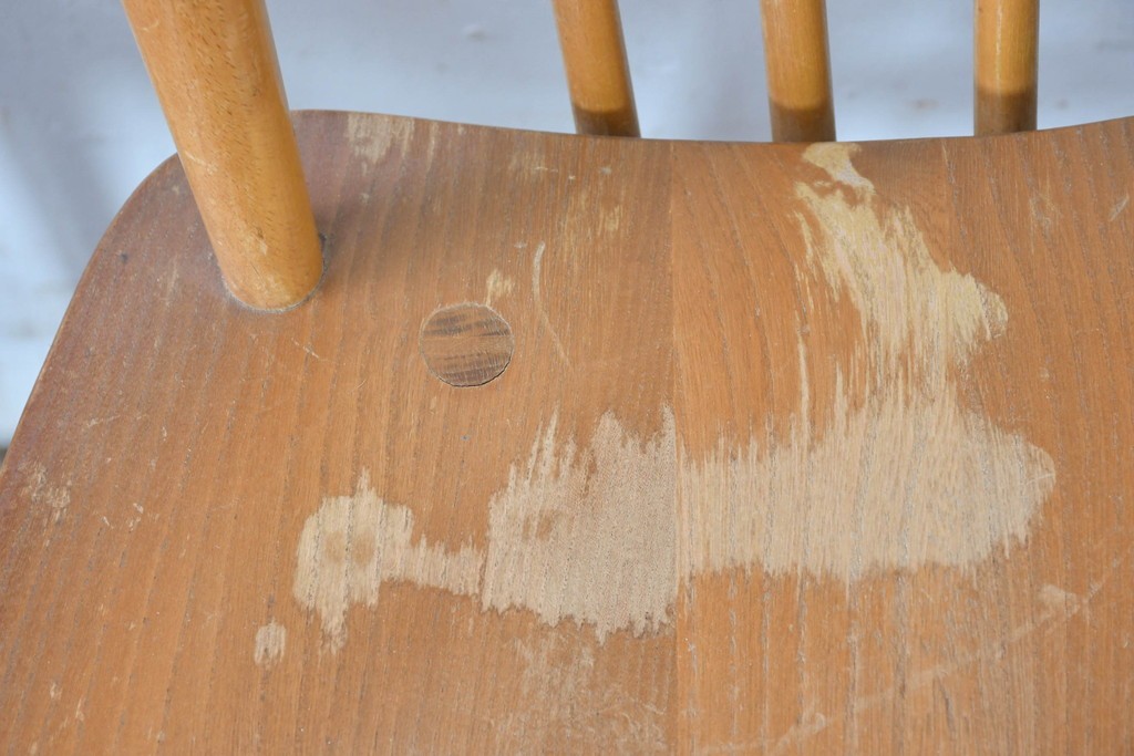 イギリスヴィンテージ　ERCOL(アーコール)　Lloyd’s Antiques(ロイズ・アンティークス)取り扱い　細身のスポークが美しいスティックバックチェア4脚セット　(R-088641)