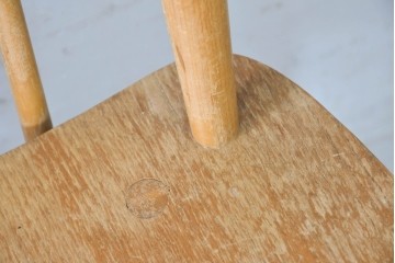 イギリスヴィンテージ　ERCOL(アーコール)　Lloyd’s Antiques(ロイズ・アンティークス)取り扱い　細身のスポークが美しいスティックバックチェア4脚セット　(R-088641)