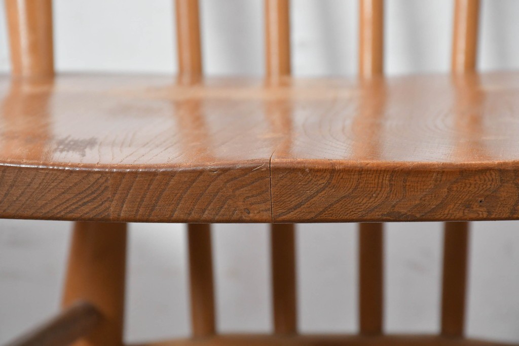 イギリスヴィンテージ　ERCOL(アーコール)　Lloyd’s Antiques(ロイズ・アンティークス)取り扱い　細身のスポークが美しいスティックバックチェア4脚セット　(R-088641)