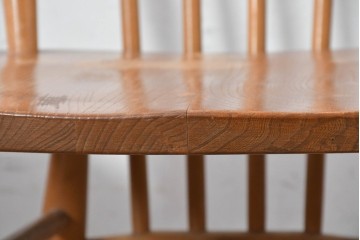 イギリスヴィンテージ　ERCOL(アーコール)　Lloyd’s Antiques(ロイズ・アンティークス)取り扱い　細身のスポークが美しいスティックバックチェア4脚セット　(R-088641)