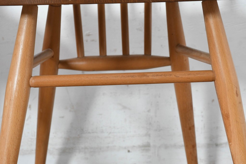 イギリスヴィンテージ　ERCOL(アーコール)　Lloyd’s Antiques(ロイズ・アンティークス)取り扱い　細身のスポークが美しいスティックバックチェア4脚セット　(R-088641)