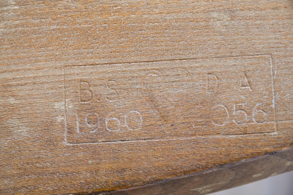 イギリスヴィンテージ　ERCOL(アーコール)　Lloyd’s Antiques(ロイズ・アンティークス)取り扱い　細身のスポークが美しいスティックバックチェア4脚セット　(R-088641)