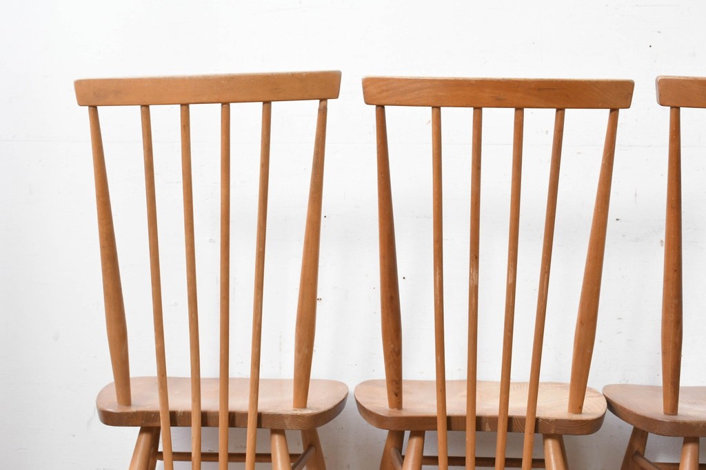 イギリスヴィンテージ　ERCOL(アーコール)　Lloyd’s Antiques(ロイズ・アンティークス)取り扱い　細身のスポークが美しいスティックバックチェア4脚セット　(R-088641)