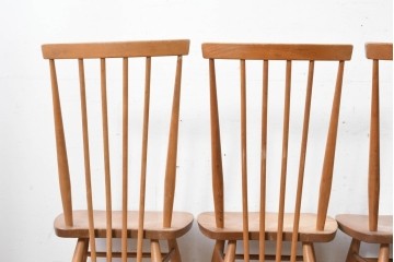 イギリスヴィンテージ　ERCOL(アーコール)　Lloyd’s Antiques(ロイズ・アンティークス)取り扱い　細身のスポークが美しいスティックバックチェア4脚セット　(R-088641)