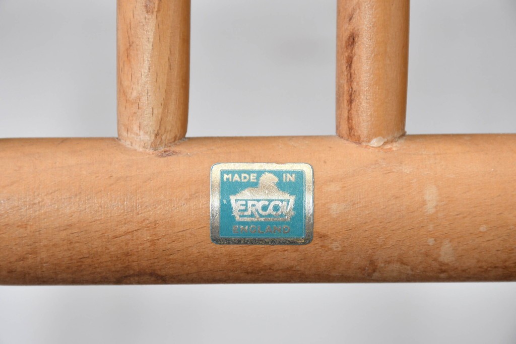 イギリスヴィンテージ　ERCOL(アーコール)　Lloyd’s Antiques(ロイズ・アンティークス)取り扱い　細身のスポークが美しいスティックバックチェア4脚セット　(R-088641)