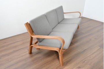 デンマークヴィンテージ　GETAMA(ゲタマ)　Hans J. Wegner(ハンス・J・ウェグナー)　GE671　曲げ木のアームが特徴的な3人掛けソファ　(R-088643)