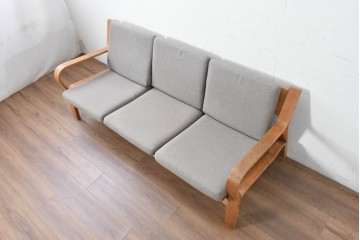 デンマークヴィンテージ　GETAMA(ゲタマ)　Hans J. Wegner(ハンス・J・ウェグナー)　GE671　曲げ木のアームが特徴的な3人掛けソファ　(R-088643)