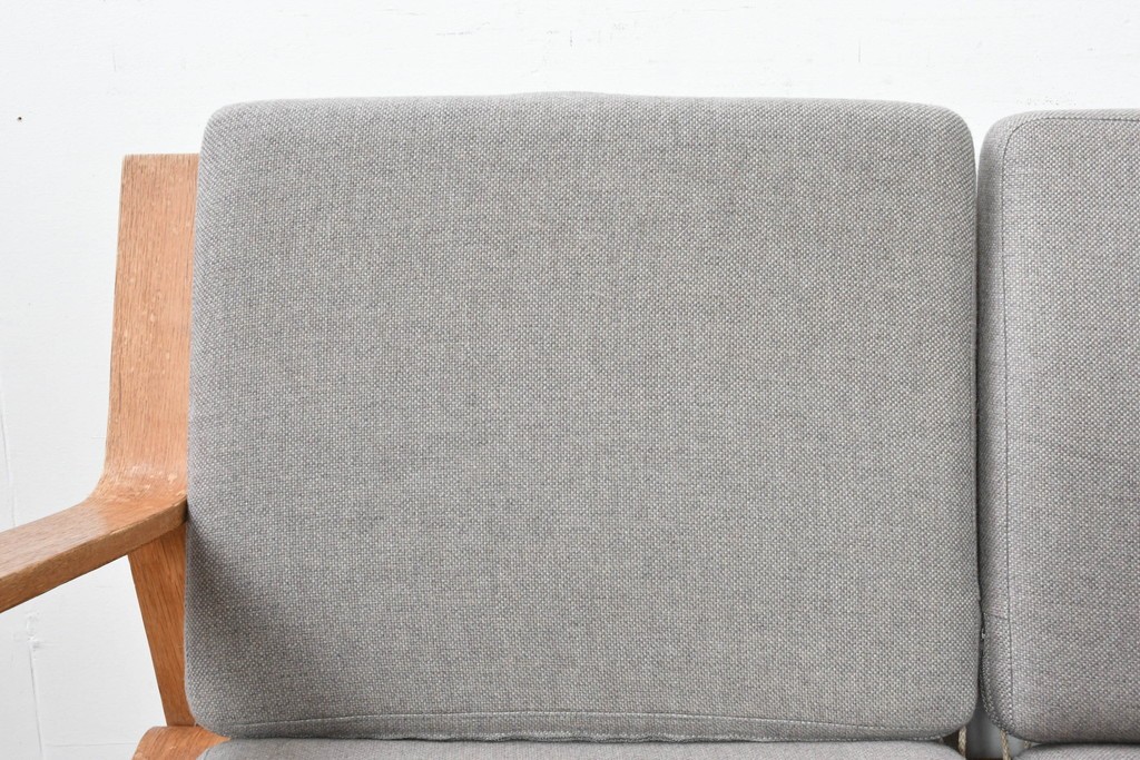 デンマークヴィンテージ　GETAMA(ゲタマ)　Hans J. Wegner(ハンス・J・ウェグナー)　GE671　曲げ木のアームが特徴的な3人掛けソファ　(R-088643)