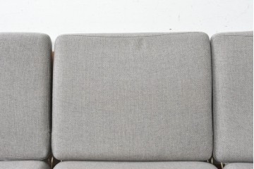 デンマークヴィンテージ　GETAMA(ゲタマ)　Hans J. Wegner(ハンス・J・ウェグナー)　GE671　曲げ木のアームが特徴的な3人掛けソファ　(R-088643)