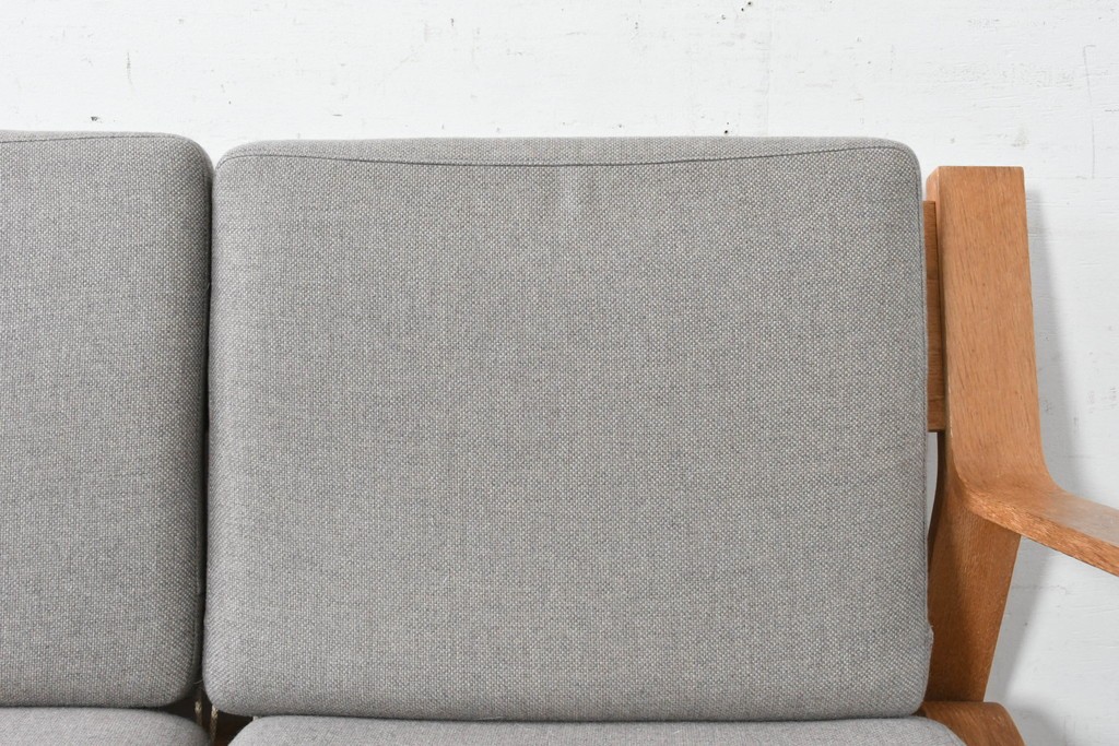 デンマークヴィンテージ　GETAMA(ゲタマ)　Hans J. Wegner(ハンス・J・ウェグナー)　GE671　曲げ木のアームが特徴的な3人掛けソファ　(R-088643)