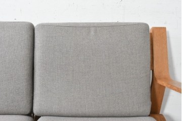 デンマークヴィンテージ　GETAMA(ゲタマ)　Hans J. Wegner(ハンス・J・ウェグナー)　GE671　曲げ木のアームが特徴的な3人掛けソファ　(R-088643)
