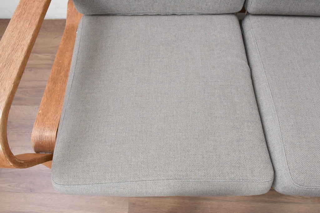 デンマークヴィンテージ　GETAMA(ゲタマ)　Hans J. Wegner(ハンス・J・ウェグナー)　GE671　曲げ木のアームが特徴的な3人掛けソファ　(R-088643)