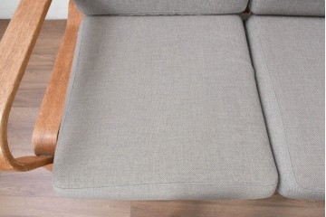 デンマークヴィンテージ　GETAMA(ゲタマ)　Hans J. Wegner(ハンス・J・ウェグナー)　GE671　曲げ木のアームが特徴的な3人掛けソファ　(R-088643)