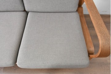 デンマークヴィンテージ　GETAMA(ゲタマ)　Hans J. Wegner(ハンス・J・ウェグナー)　GE671　曲げ木のアームが特徴的な3人掛けソファ　(R-088643)