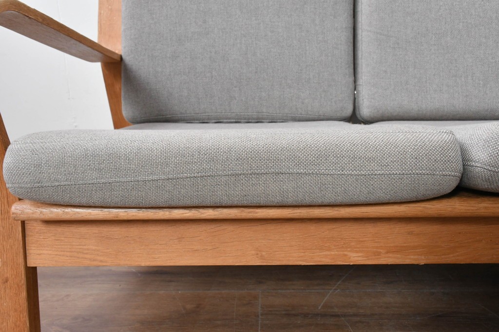デンマークヴィンテージ　GETAMA(ゲタマ)　Hans J. Wegner(ハンス・J・ウェグナー)　GE671　曲げ木のアームが特徴的な3人掛けソファ　(R-088643)
