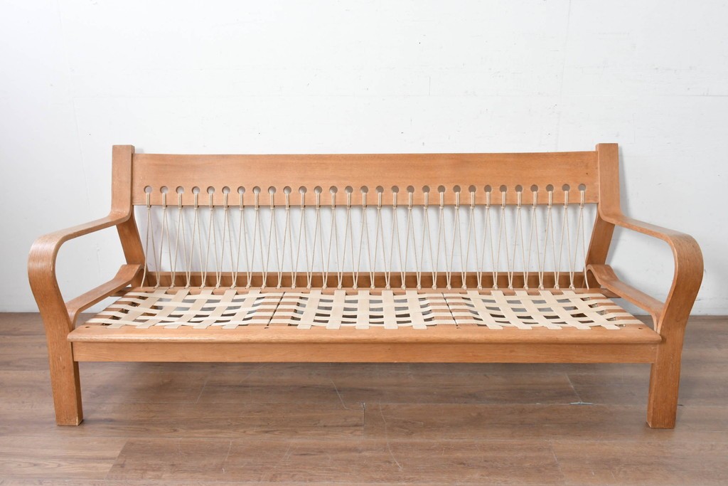 デンマークヴィンテージ　GETAMA(ゲタマ)　Hans J. Wegner(ハンス・J・ウェグナー)　GE671　曲げ木のアームが特徴的な3人掛けソファ　(R-088643)