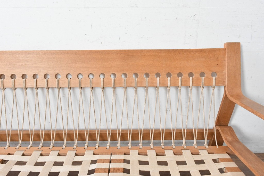 デンマークヴィンテージ　GETAMA(ゲタマ)　Hans J. Wegner(ハンス・J・ウェグナー)　GE671　曲げ木のアームが特徴的な3人掛けソファ　(R-088643)