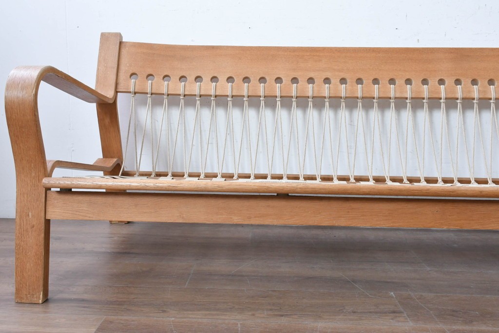 デンマークヴィンテージ　GETAMA(ゲタマ)　Hans J. Wegner(ハンス・J・ウェグナー)　GE671　曲げ木のアームが特徴的な3人掛けソファ　(R-088643)
