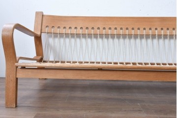 デンマークヴィンテージ　GETAMA(ゲタマ)　Hans J. Wegner(ハンス・J・ウェグナー)　GE671　曲げ木のアームが特徴的な3人掛けソファ　(R-088643)